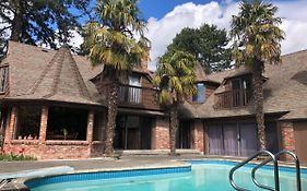 Jason House - Immaculate Suites In A Quiet Seaside Neighbourhood Near Uvic Victoria  Canada